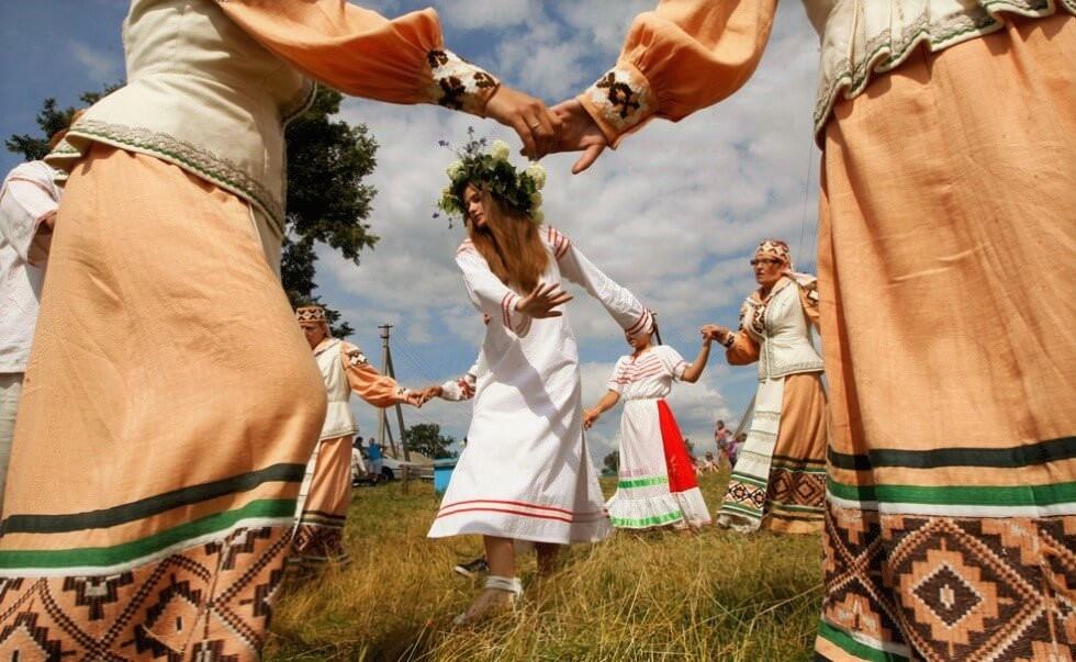 Народные танцы на природе Беларуси
