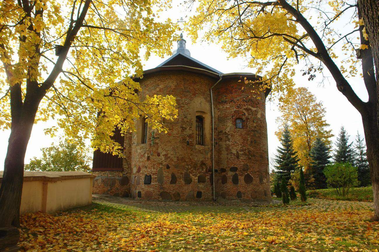 Kolozhskaya church in autumn