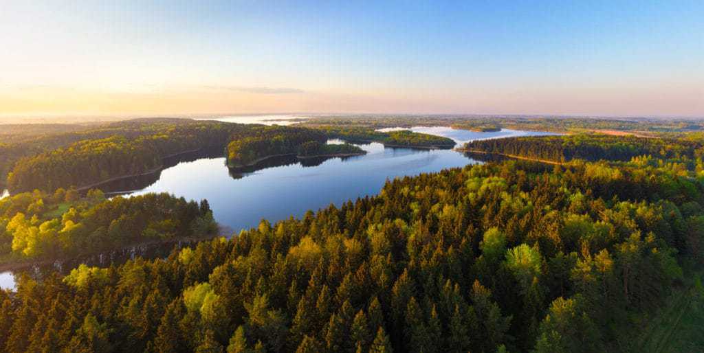 Закат на озере в Беларуси