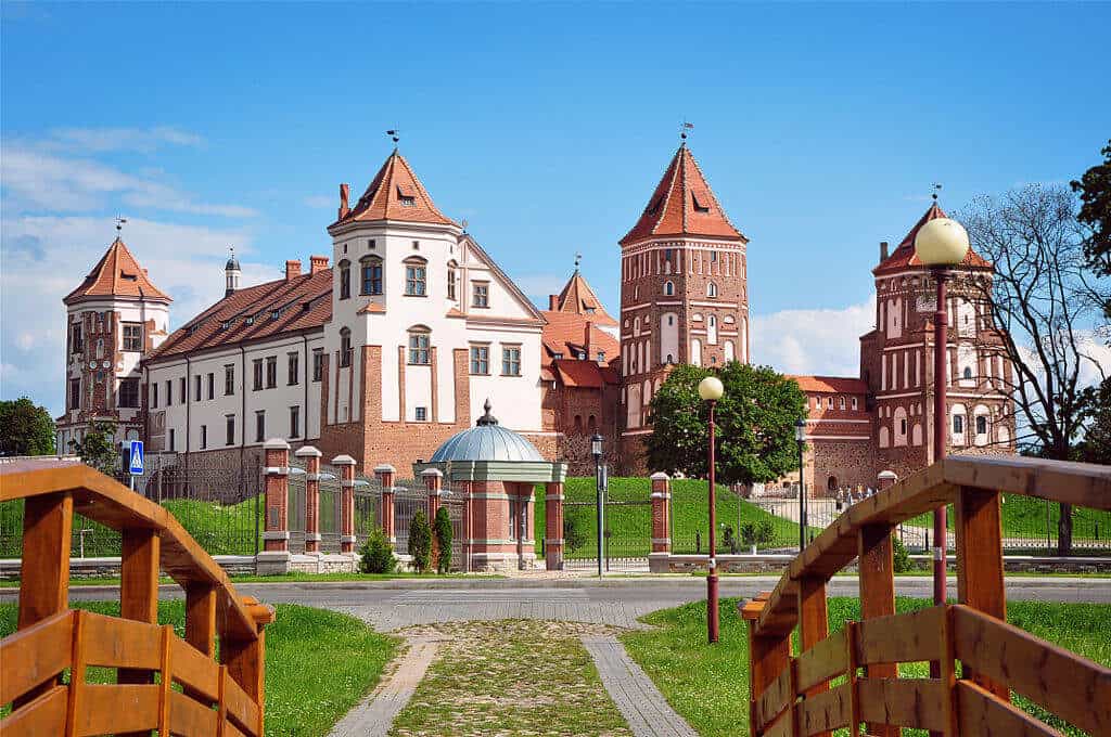 Bridge to the Mir Castle