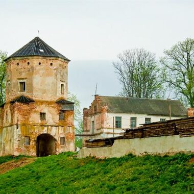 The gate of Lubcha castle before reconstruction