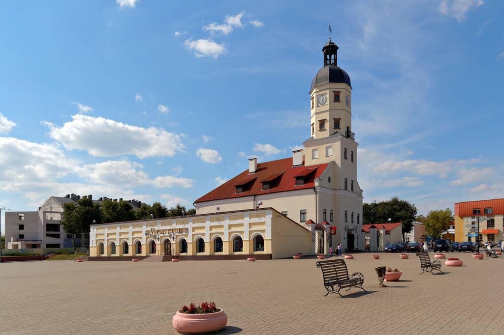 Plac główny w mieście Nieśwież, najpiękniejsze miasta Białorusi