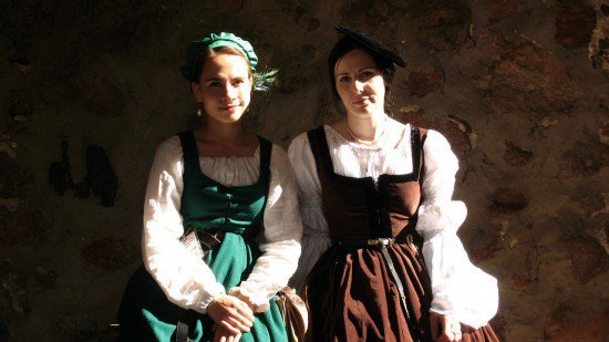 Girls in traditional Belarusian dresses, Lida