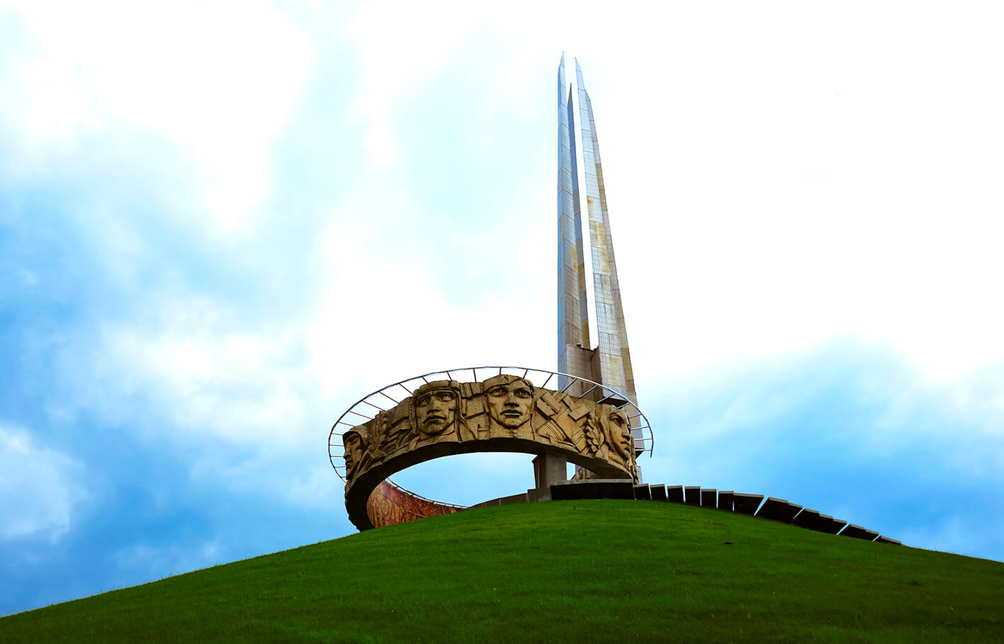 Mound of glory near Minsk, opinions about Belarus