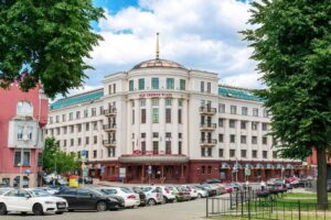 Crowne Plaza hotel in Minsk outside