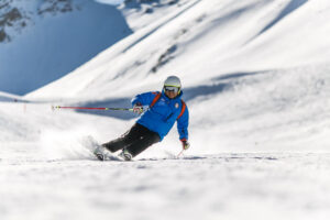 skier on the snow, skiing tips for Belarus