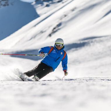 skier on the snow, skiing tips for Belarus