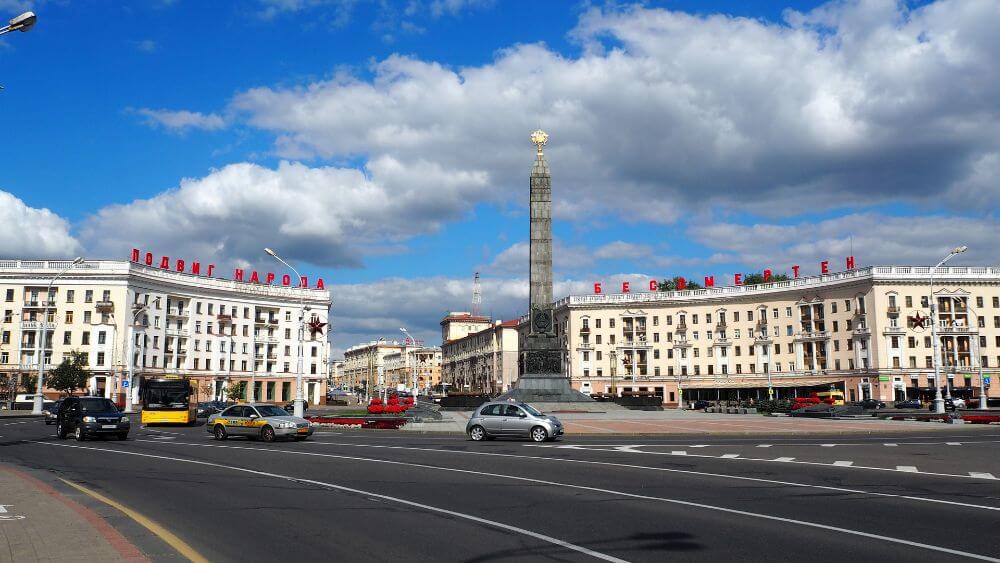 plac i aleje niepodległości w centrum Mińska, zwiedzanie Białorusi