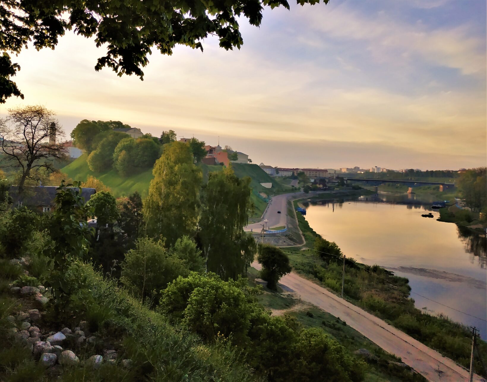 Grodno panorama rzeki, zwiedzanie Białorusi