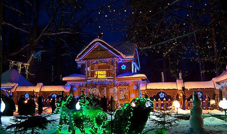 Дом Деда Мороза в Беловежской пуще в Беларуси зимой
