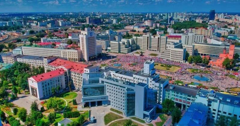 Minsk independence square, Belarus vegan guide